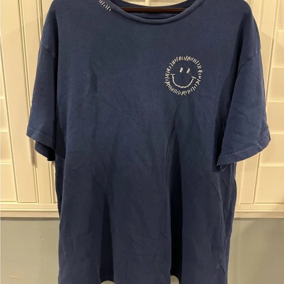 I stole my boyfriends shirt blue smiley face cotton t shirt medium - Picture 1 of 5